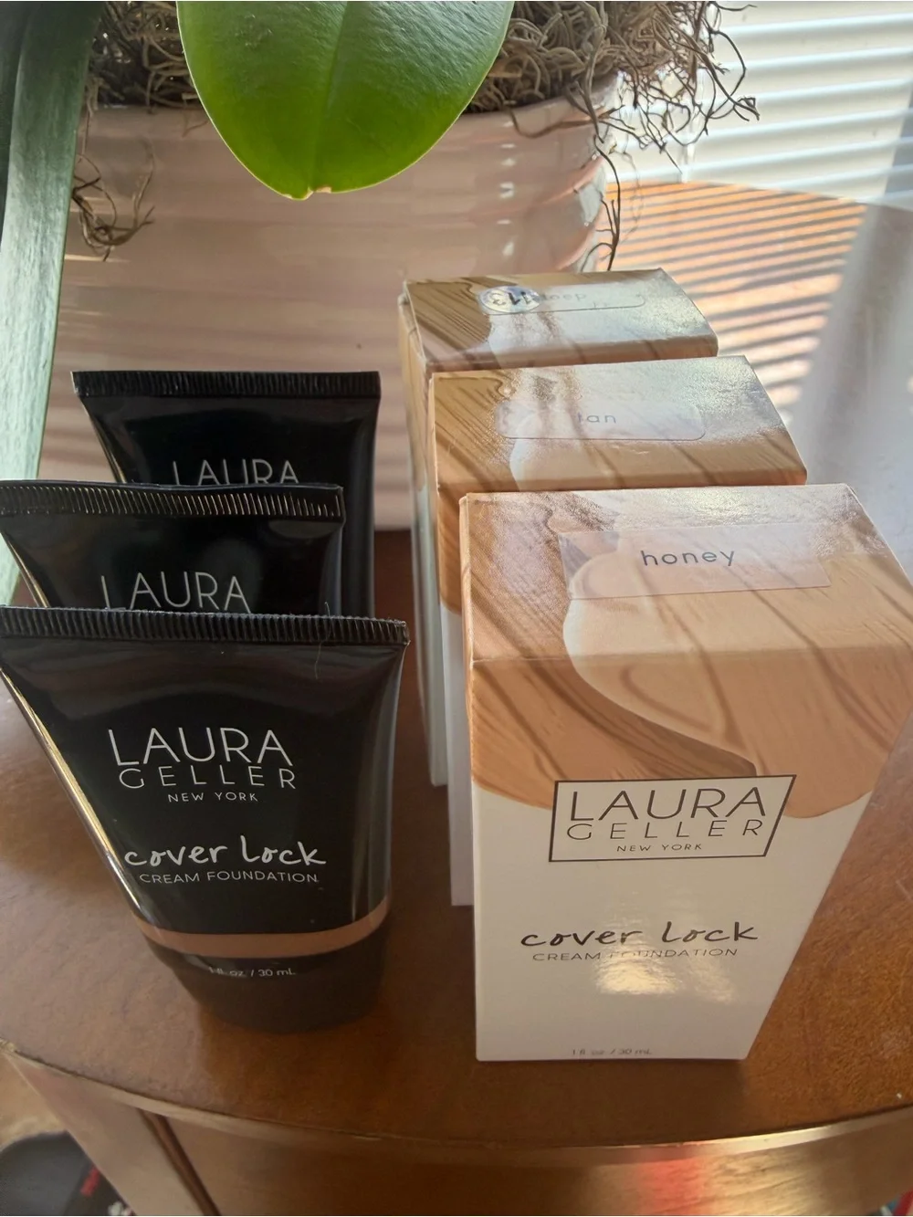 Laura Geller Cover Lock Cream Foundation in Beige/Tan Shades